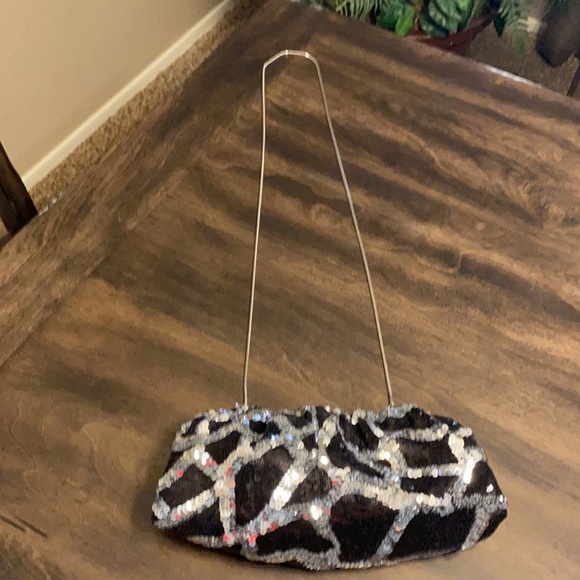 Belle Badgley Mischka Clutch - Picture 2 of 9